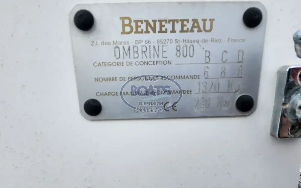 slider 14 Beneteau Ombrine 800