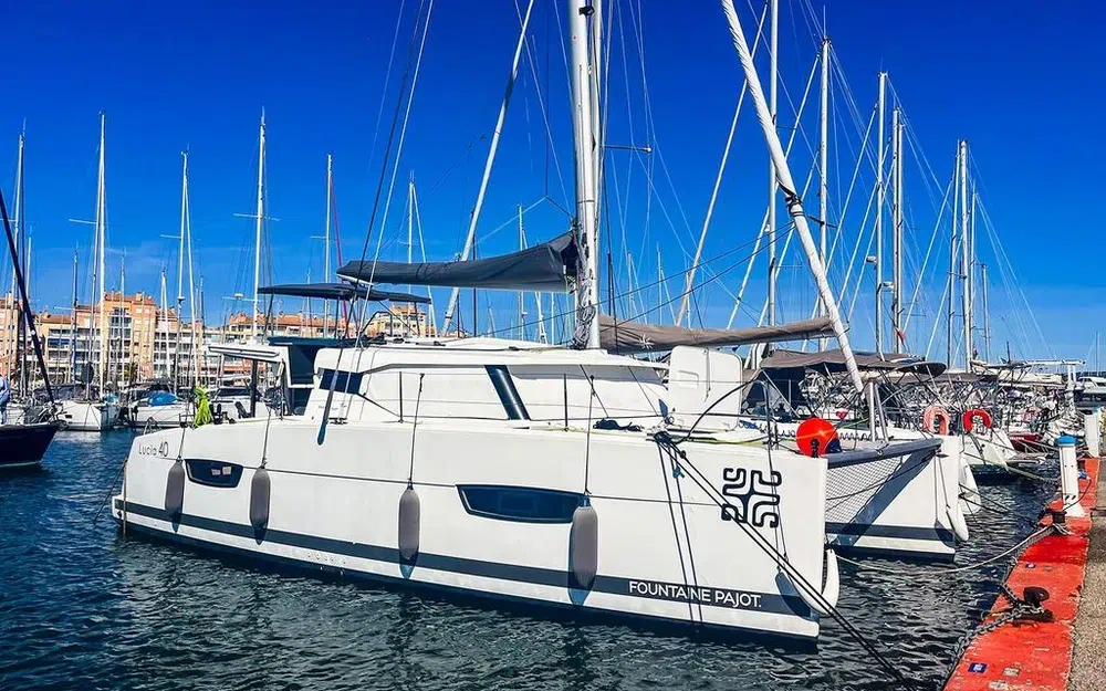 slider 0 Fountaine Pajot Lucia 40