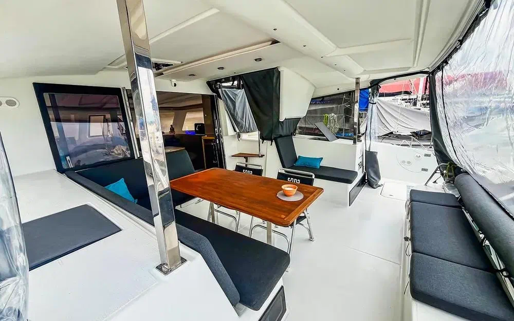 slider 9 Fountaine Pajot Lucia 40