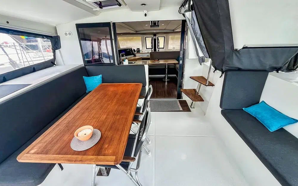 slider 10 Fountaine Pajot Lucia 40