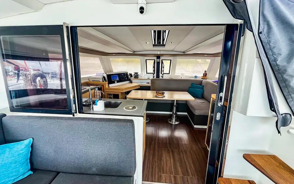 slider 11 Fountaine Pajot Lucia 40