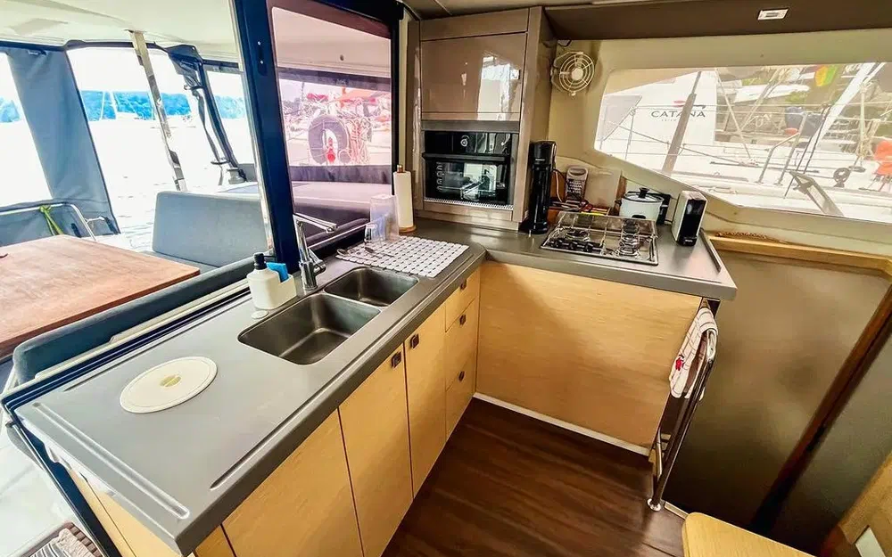 slider 14 Fountaine Pajot Lucia 40