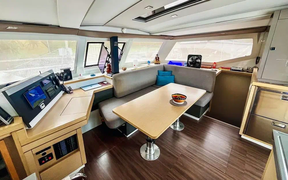 slider 16 Fountaine Pajot Lucia 40