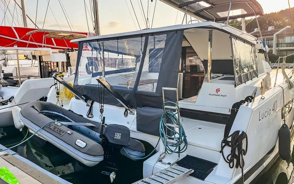 slider 1 Fountaine Pajot Lucia 40