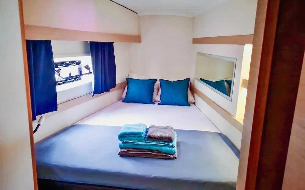slider 19 Fountaine Pajot Lucia 40