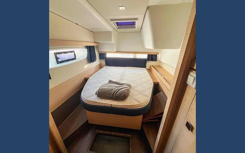 slider 21 Fountaine Pajot Lucia 40