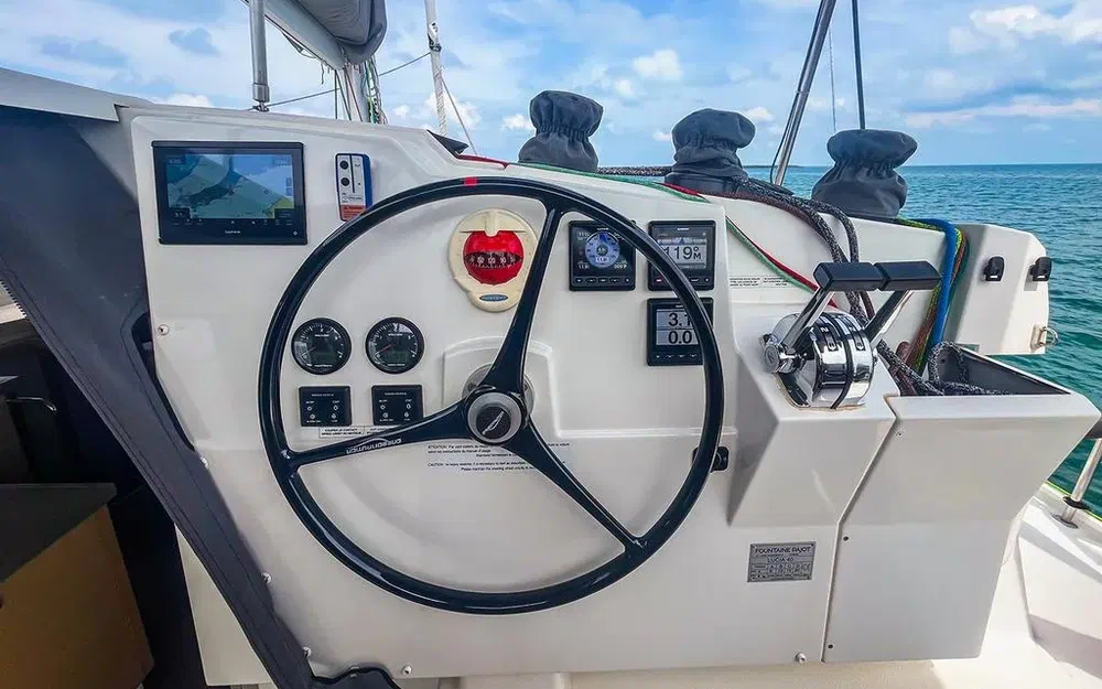 slider 7 Fountaine Pajot Lucia 40