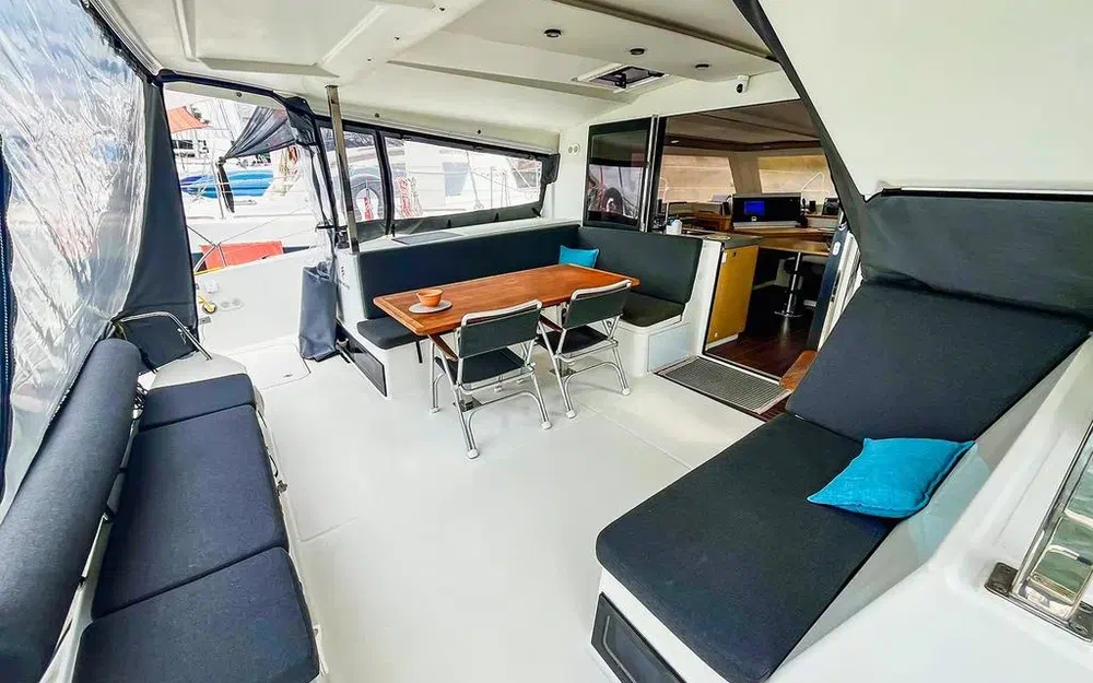slider 8 Fountaine Pajot Lucia 40