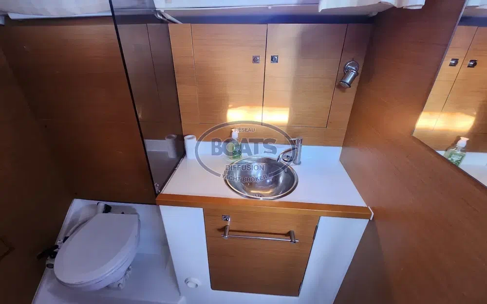 slider 10 Jeanneau Sun Odyssey 379