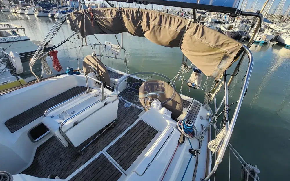 slider 1 Jeanneau Sun Odyssey 379