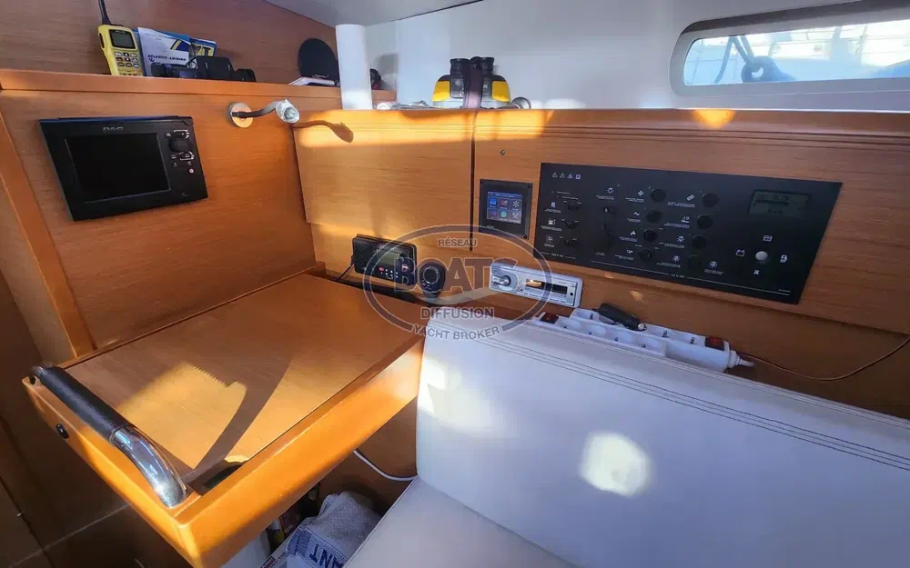 slider 6 Jeanneau Sun Odyssey 379