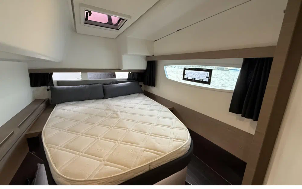 slider 12 Fountaine Pajot Isla 40