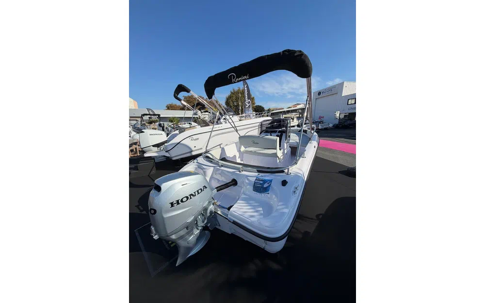slider 0 Ranieri Voyager 17