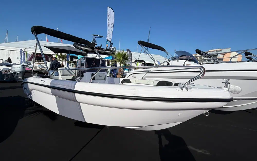 slider 1 Ranieri Voyager 17