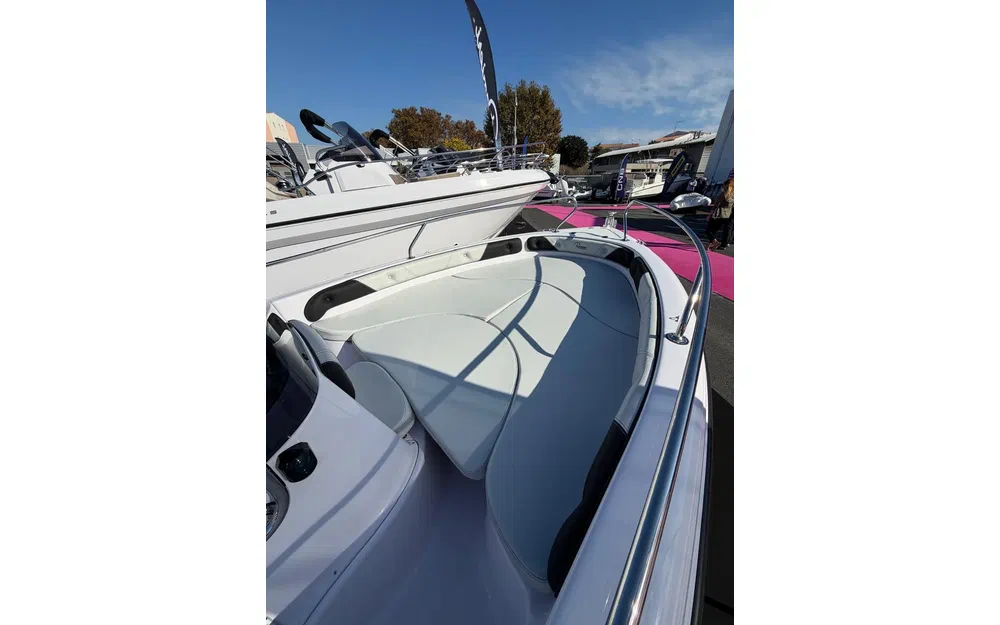 slider 5 Ranieri Voyager 17