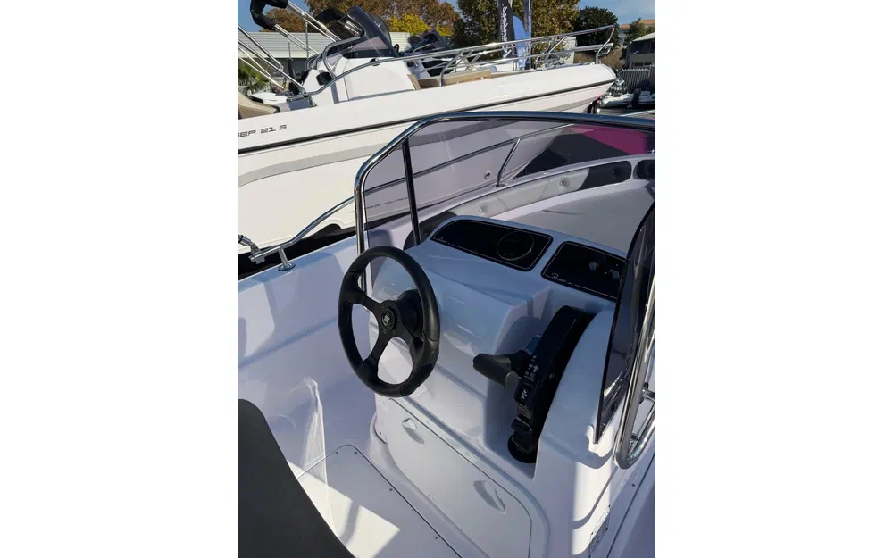 slider 6 Ranieri Voyager 17