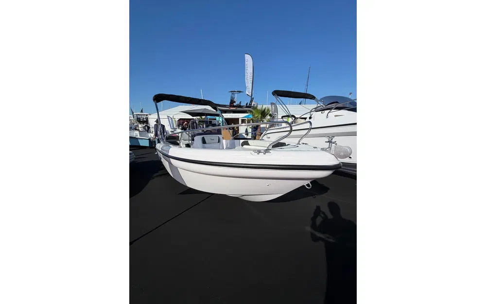slider 2 Ranieri Voyager 17