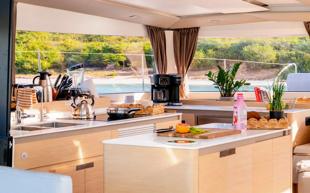 slider 22 Fountaine Pajot FP 51