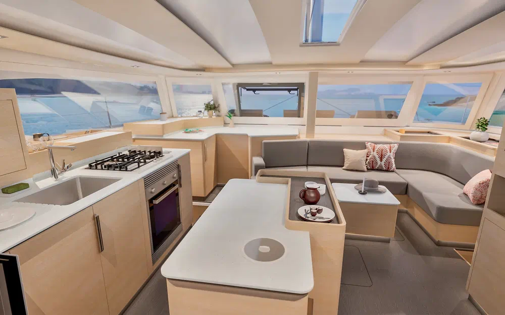 slider 34 Fountaine Pajot FP 48