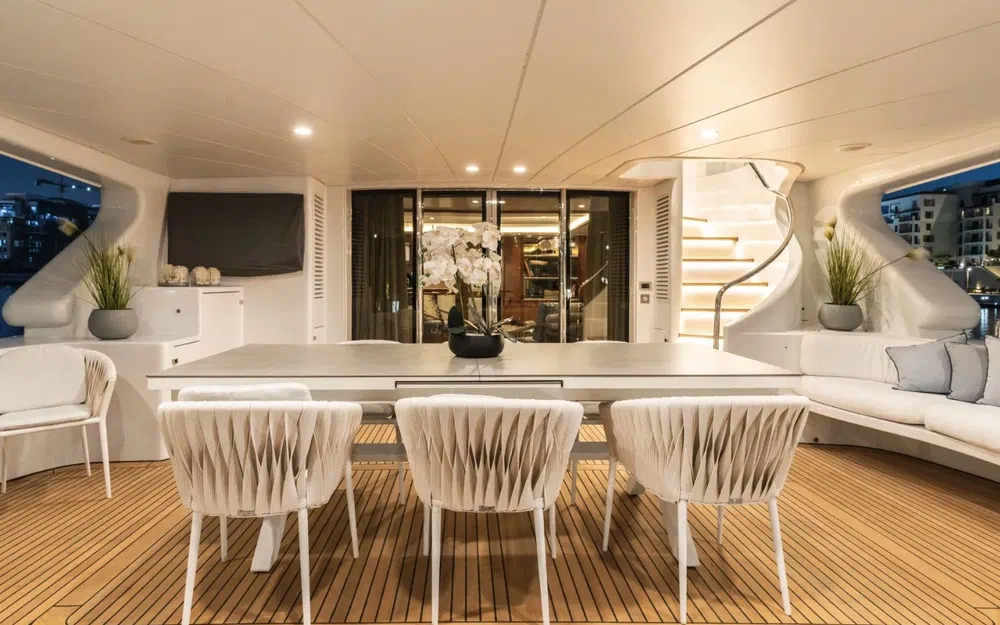 slider 9 Benetti Classic 115