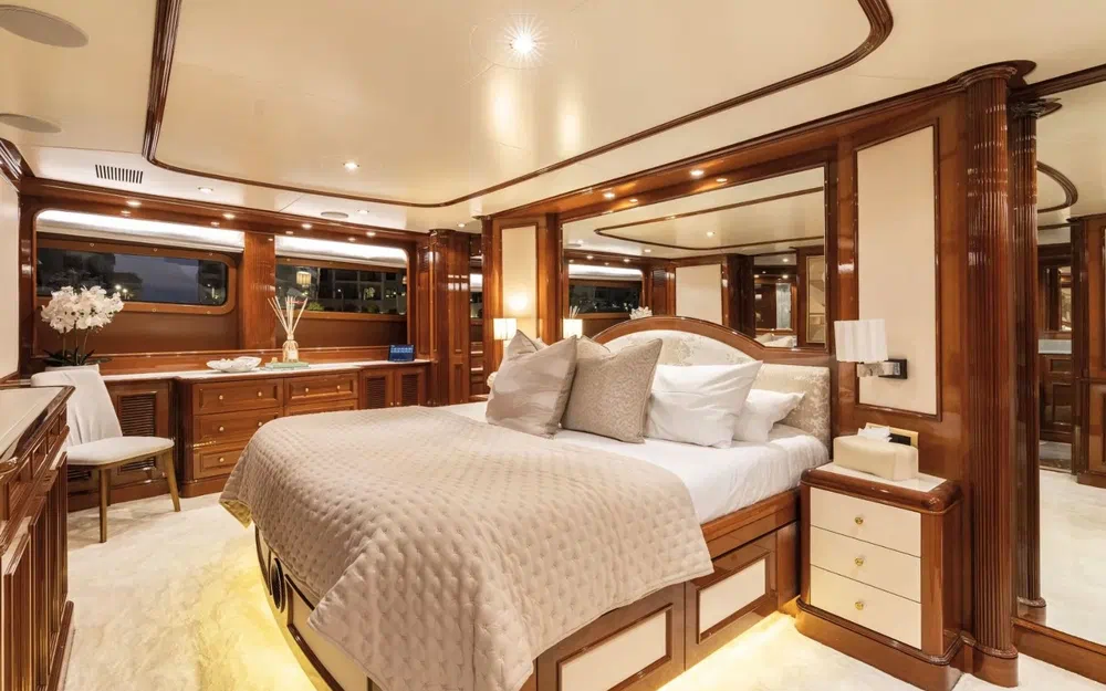 slider 22 Benetti Classic 115