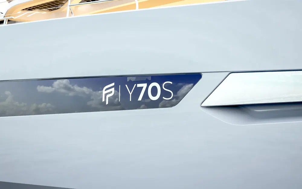 slider 12 Fountaine Pajot FPY 70S