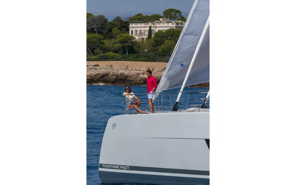 slider 32 Fountaine Pajot Thira 80