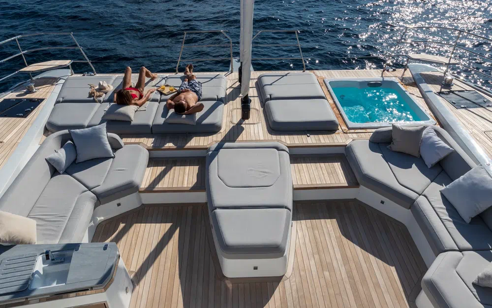 slider 38 Fountaine Pajot Thira 80
