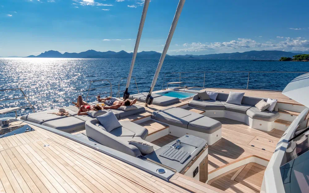 slider 39 Fountaine Pajot Thira 80