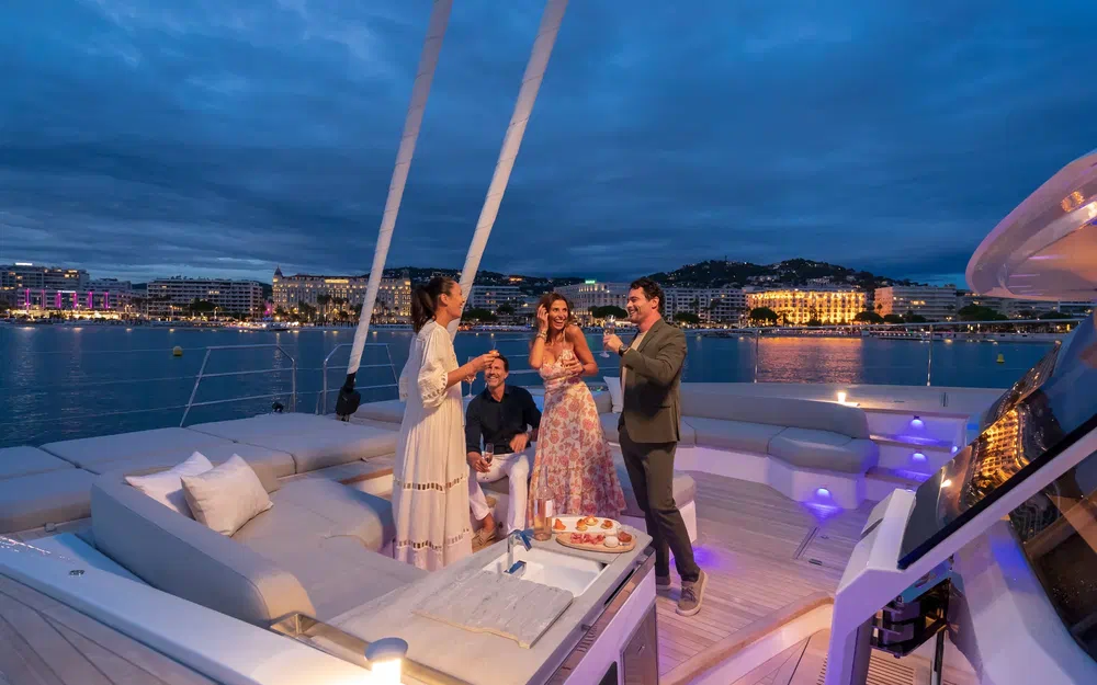 slider 40 Fountaine Pajot Thira 80