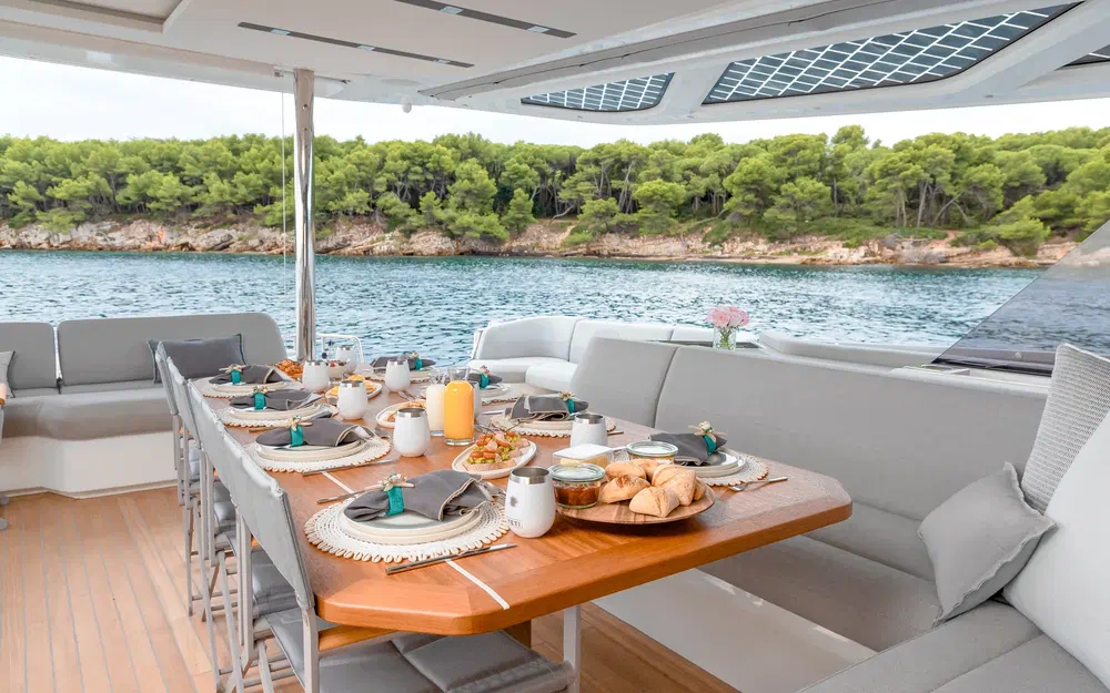 slider 62 Fountaine Pajot Thira 80