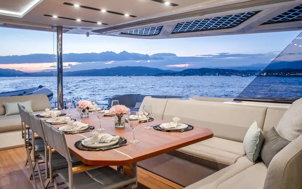 slider 67 Fountaine Pajot Thira 80