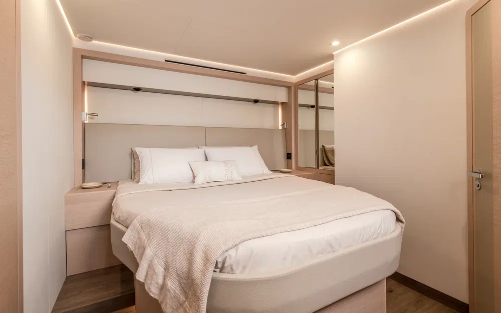 slider 77 Fountaine Pajot Thira 80