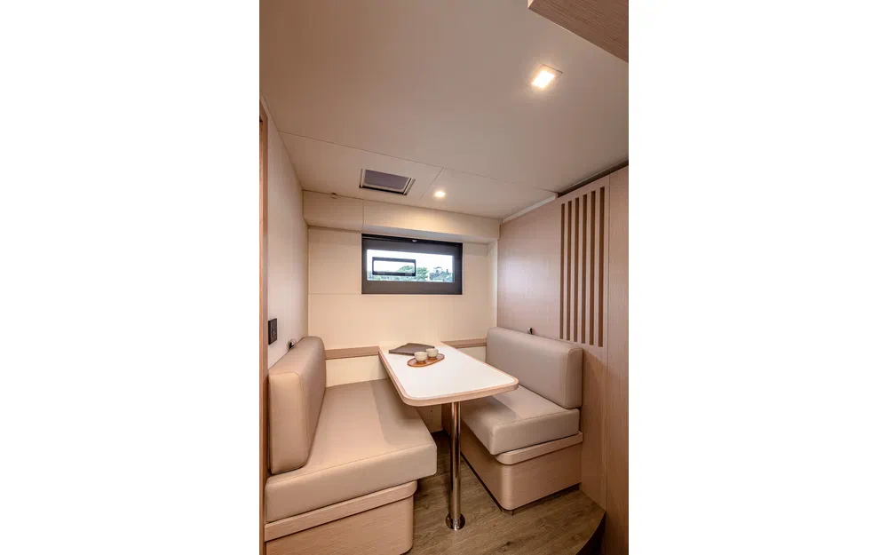 slider 79 Fountaine Pajot Thira 80