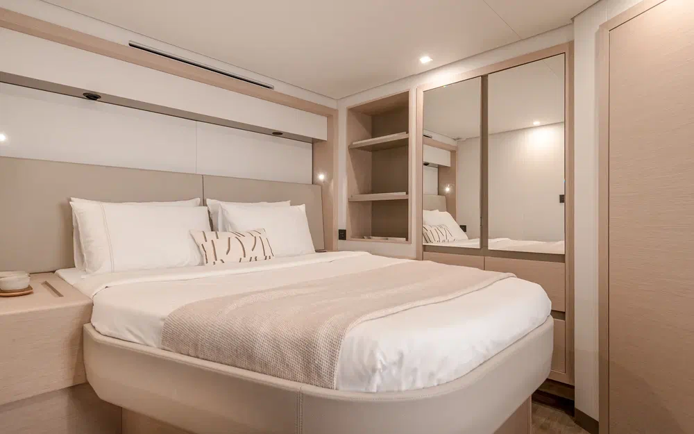 slider 81 Fountaine Pajot Thira 80