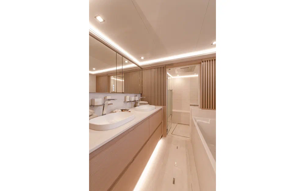 slider 85 Fountaine Pajot Thira 80