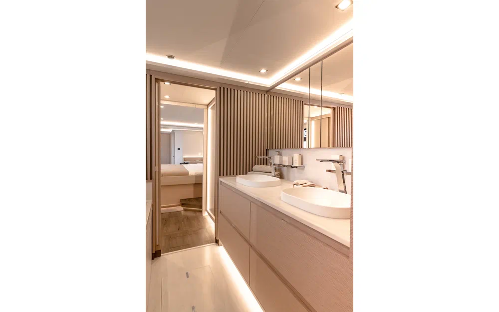 slider 86 Fountaine Pajot Thira 80