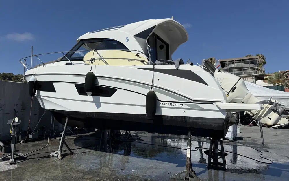 slider 2 Beneteau Antares Serie 9