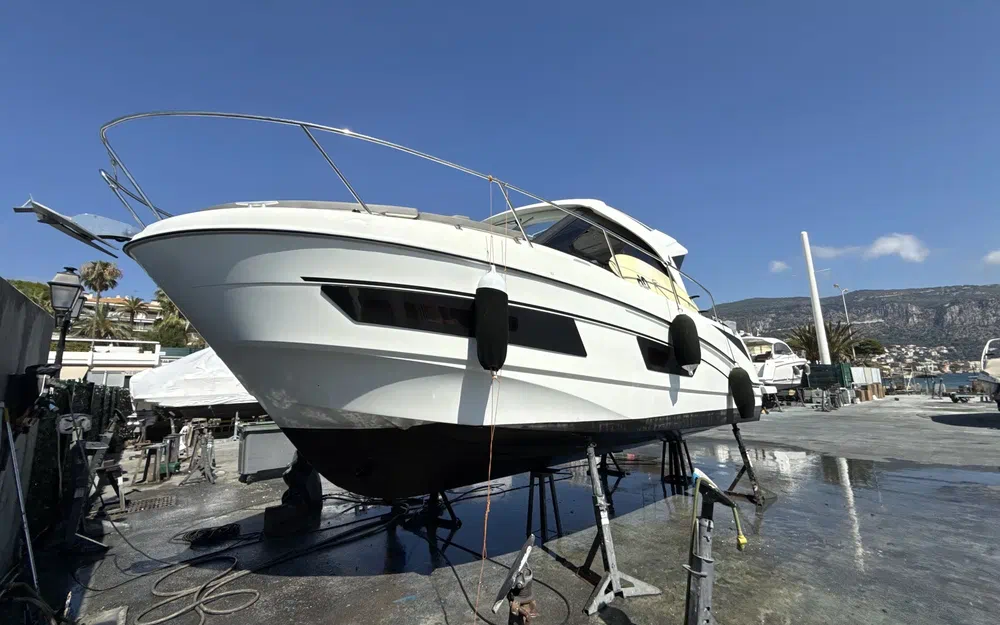 slider 3 Beneteau Antares Serie 9
