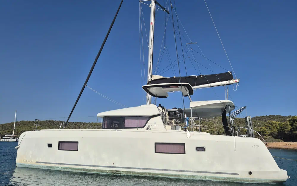 slider 0 Lagoon 42