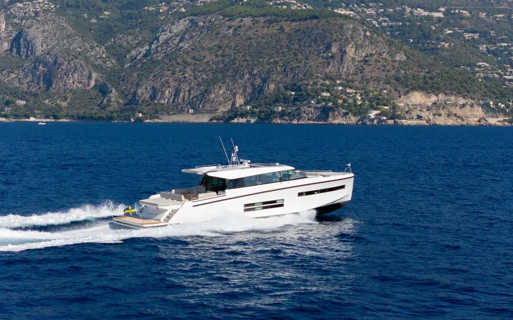 slider 10 Delta Powerboats 72