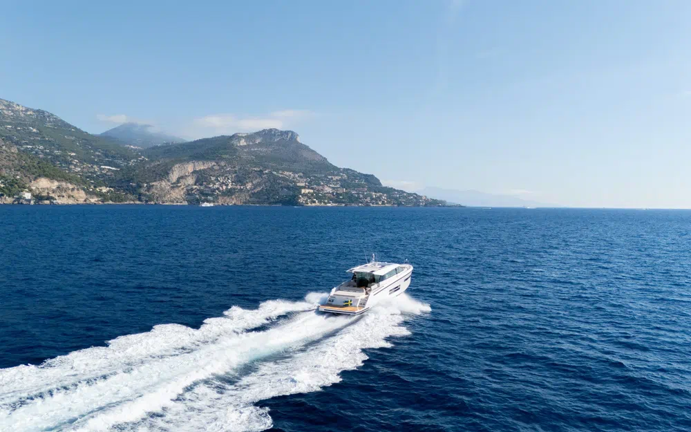 slider 13 Delta Powerboats 72