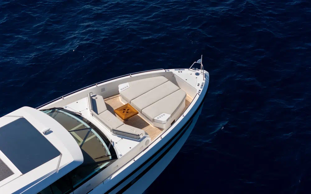 slider 6 Delta Powerboats 72