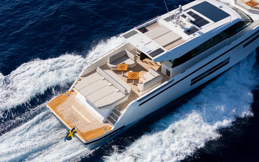 slider 7 Delta Powerboats 72