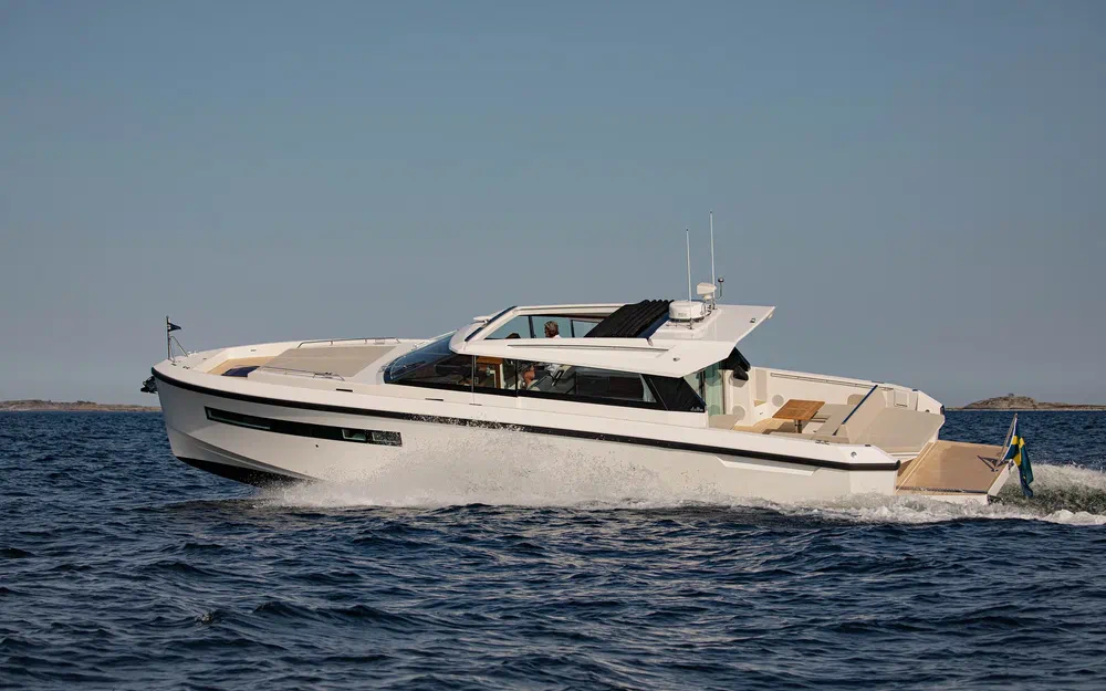 slider 0 Delta Powerboats 48 Coupe