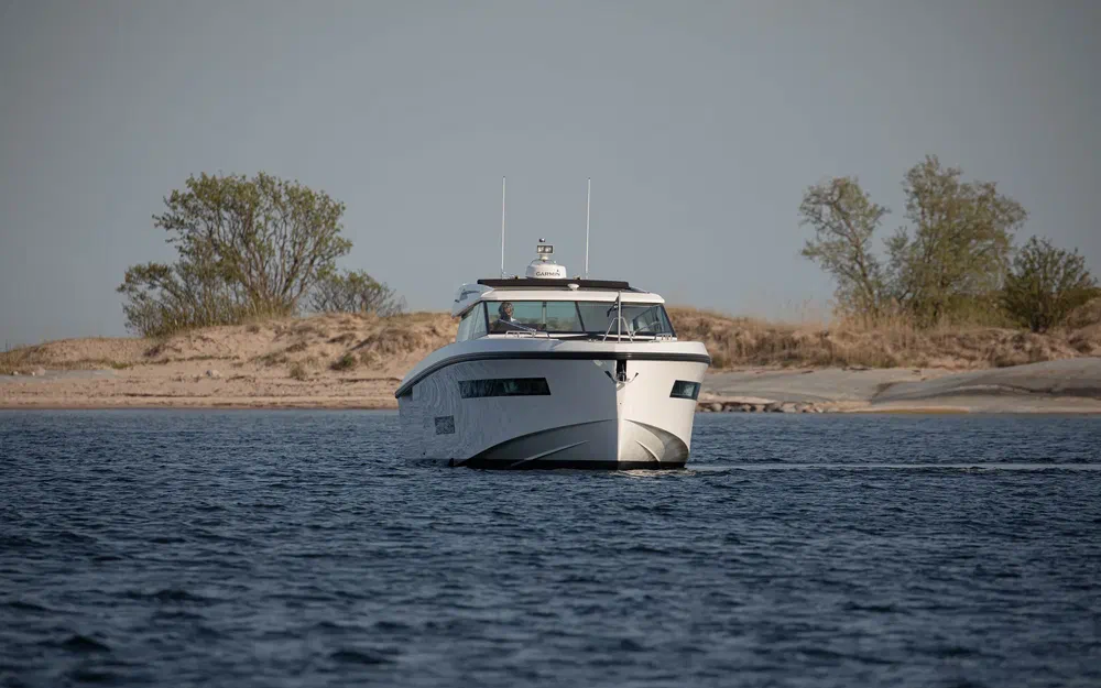 slider 1 Delta Powerboats 48 Coupe