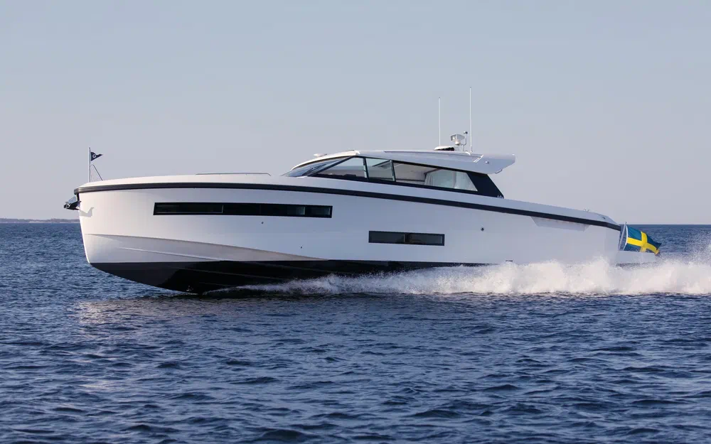 slider 2 Delta Powerboats 48 Coupe