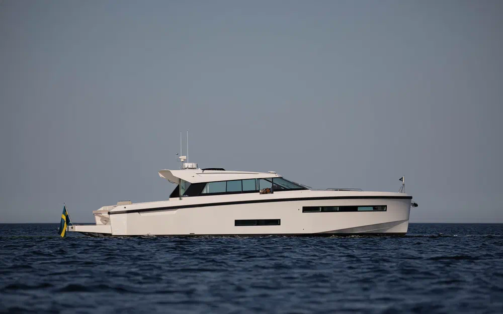 slider 3 Delta Powerboats 48 Coupe