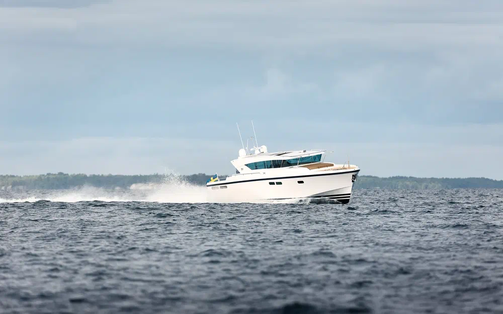 slider 9 Delta Powerboats 54 IPS