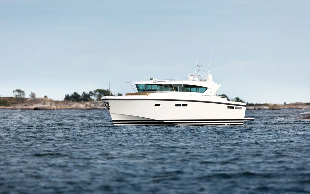 slider 2 Delta Powerboats 54 IPS